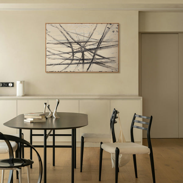 Abstraktes Leinwandbild mit grafischen Linien in Schwarz