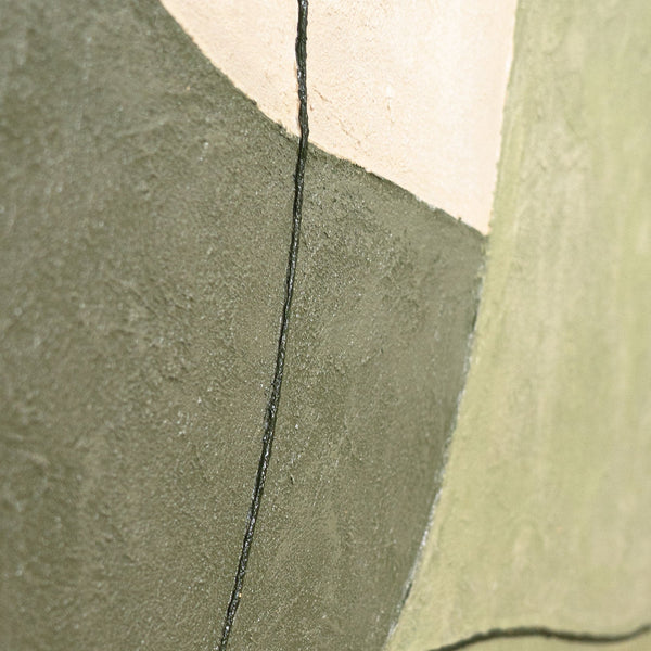 Abstraktes Leinwandbild mit feiner körniger Oberfläche und mineralischer Wirkung