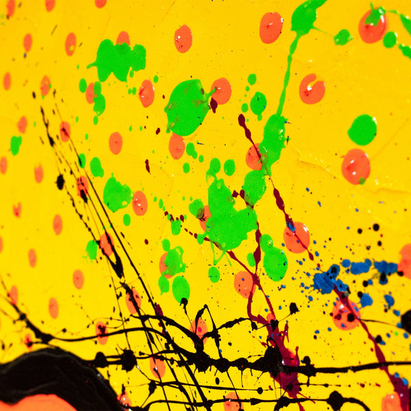 Håndmalet Vægmaleri Stue – Abstrakt Kunst med Pop-Art Mund „WOW“
